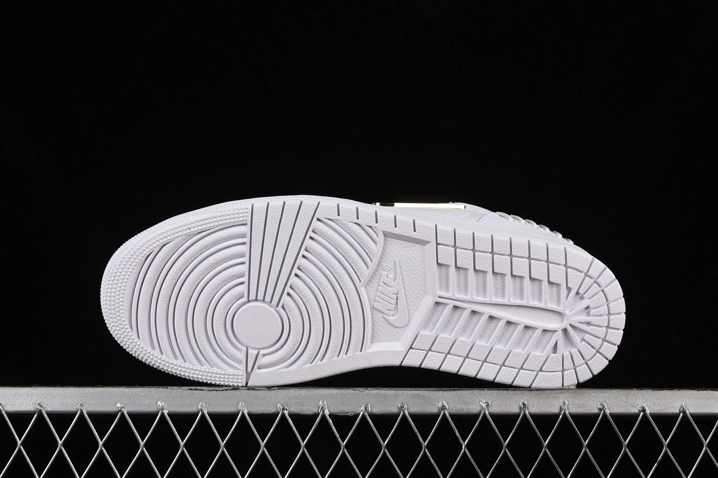 All categories Air Jordan Jordan series basketball shoes Air Jordan 1 Low Air Jordan 1 Low "Method of Make" AJ1 Joe 1 white gold low-top cultural and leisure sports shoes FN5032-100